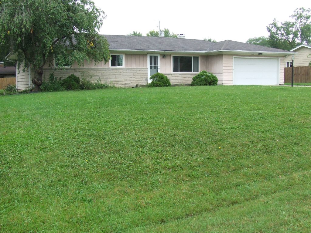 ONLINE ONLY ! – 3 Bed Home on Large 95 x 141 Lot in Brookside Estates