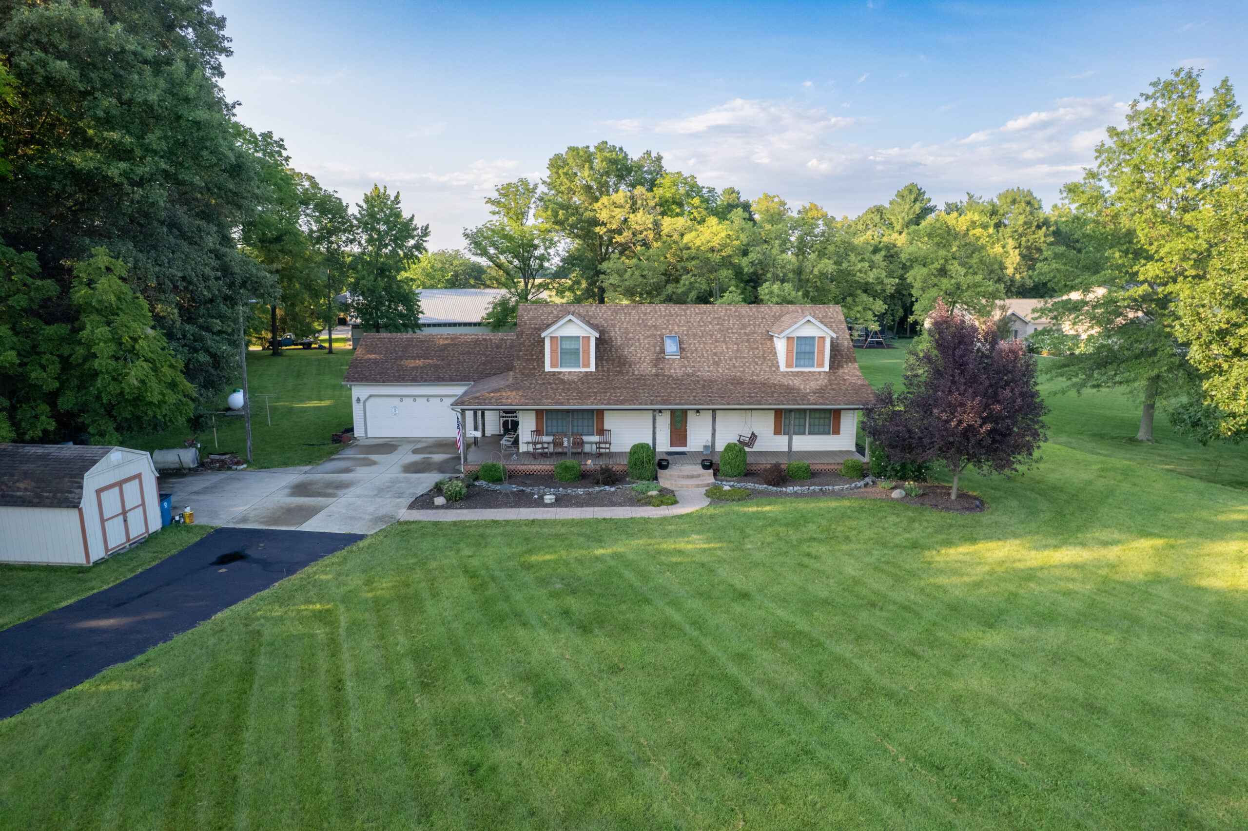 Well Maintained 2-3 Bed Country Home on 4 acres with 24x28 Garage and Generac Generator