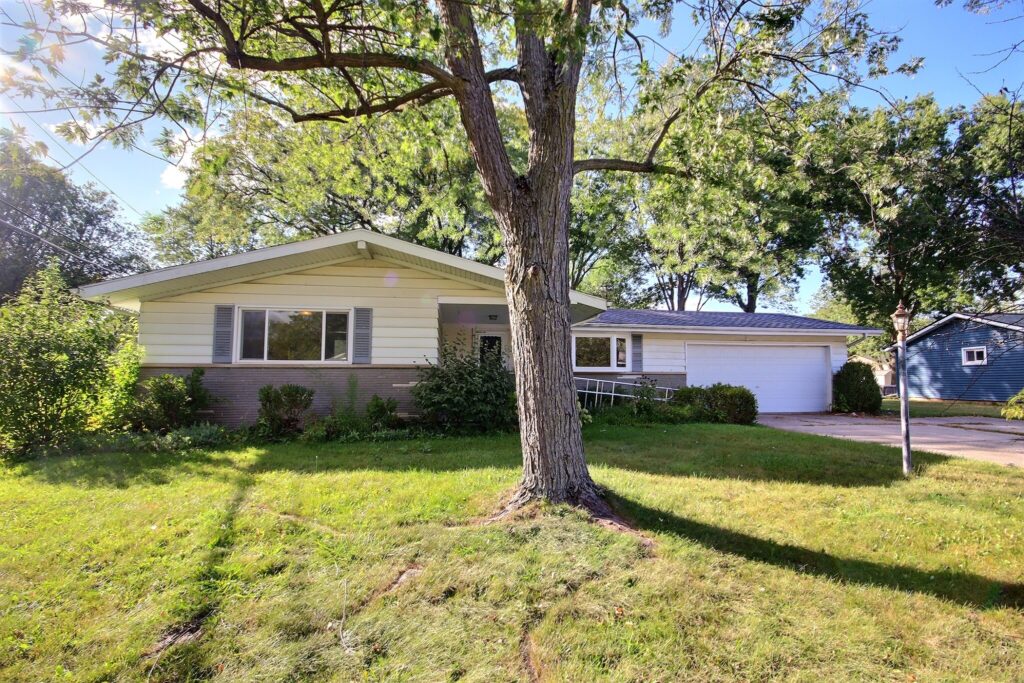 4 Bed Ranch on Partial Finished Basement with Living and Family Rooms