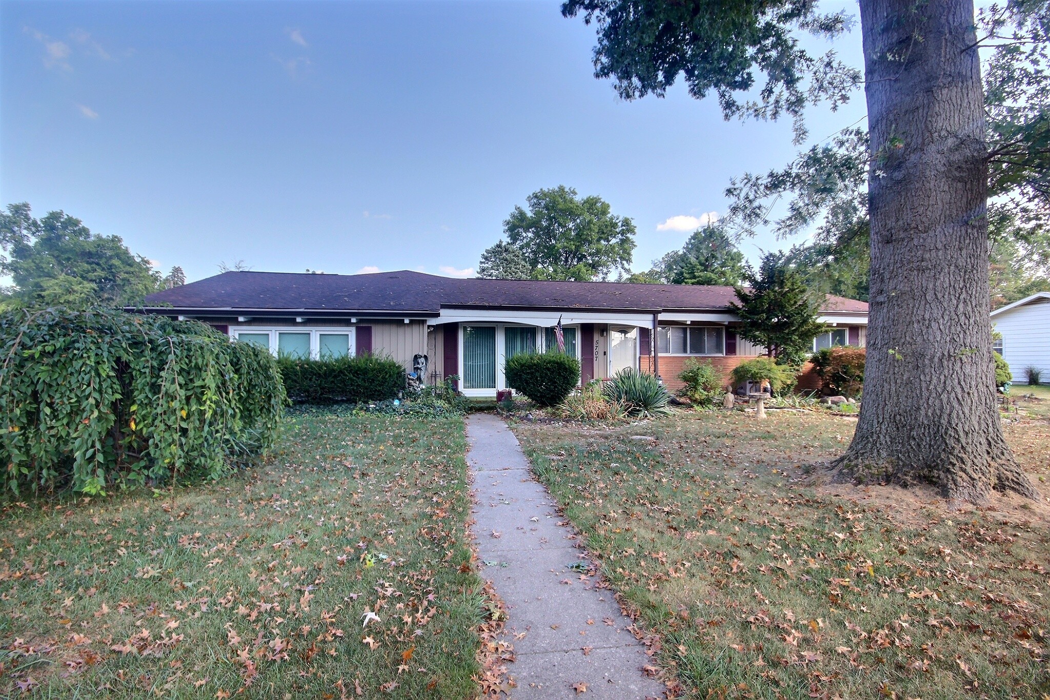 4 Bedroom Ranch 2,381sqft with Wood Beam Accents Living & Family Rooms Plus Inground Pool