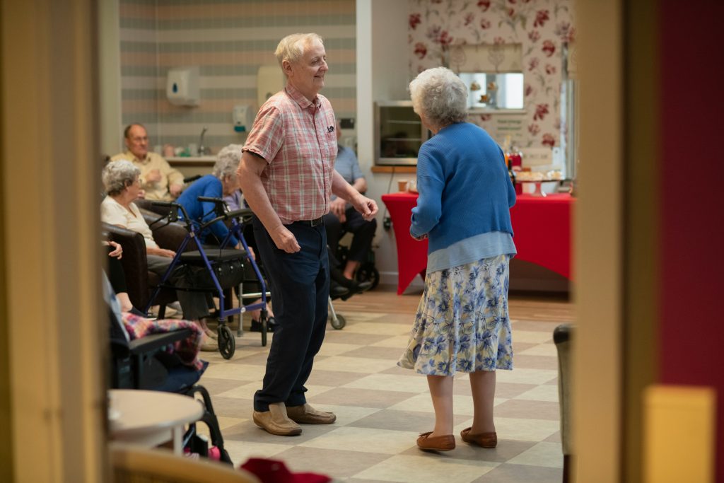 What Services Help Seniors Move into Smaller Homes or Facilities?