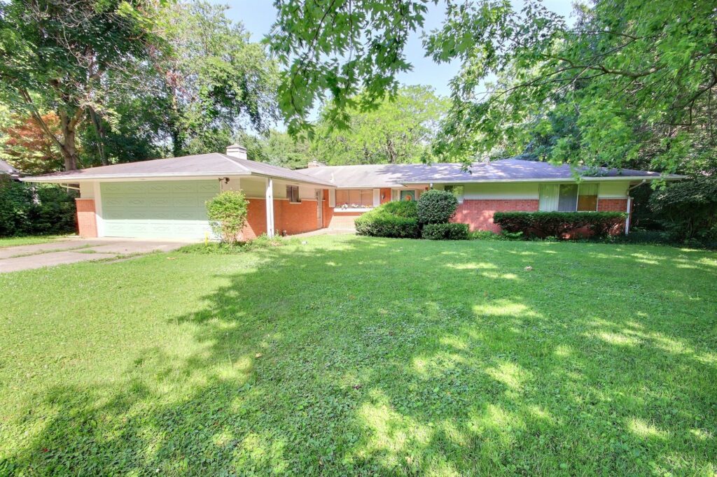 3 Bedroom Brick Ranch Backs up to St. Joseph River on Beautiful 1 acre lot with 2,541sqft Living